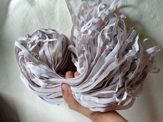 Chun vải may scrunchies