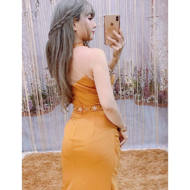 Đầm body da hôi sẻ tà đính cươm hinh thât