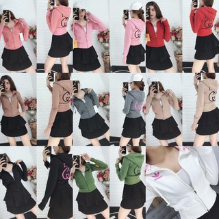 Áo khoác nữ lửng có nón họa tiết Gucci sau lưng xinh xắn