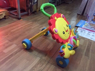 Xe tập đi Lion walker