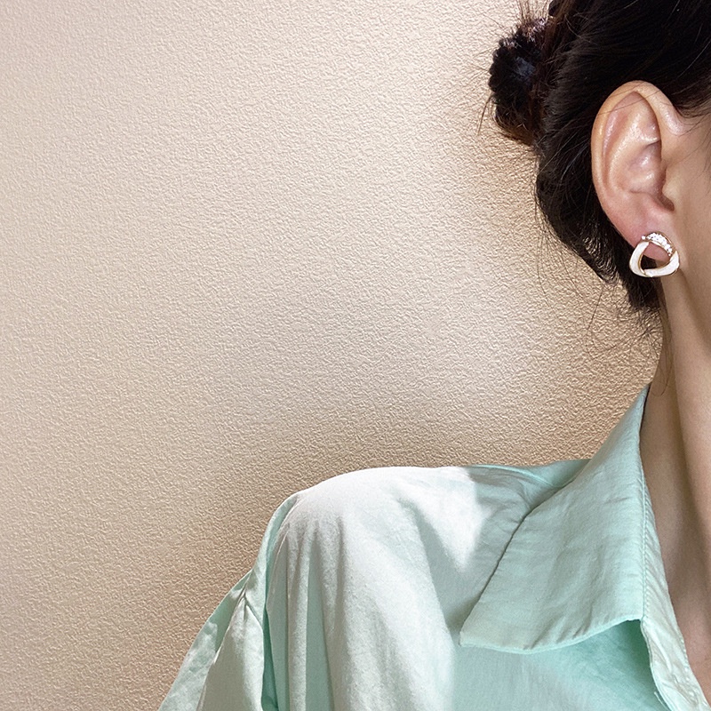 Khuyên Tai Nữ Trang Tạo Hình Độc Đáo