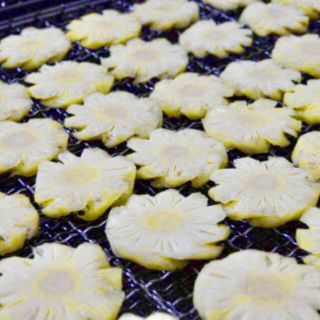 Thơm sấy muoi ớt 250gr/100k