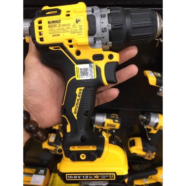 DEWALT máy khoan pin 12V DCD701