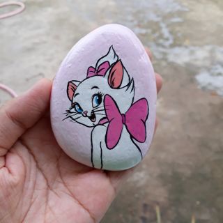 Bạn gái của mèo Tom trên đá cuội vẽ tay