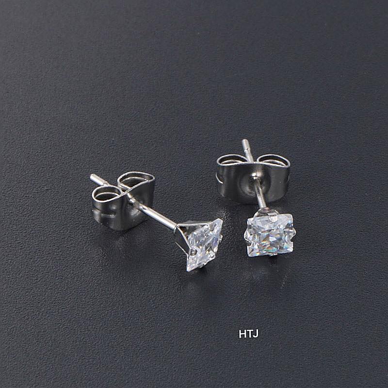 1 CHIẾC NỤ TAI BẠC NAM NỮ HÌNH VUÔNG CÁ TÍNH