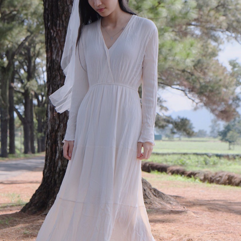 Đầm trắng be vải nhun Korean