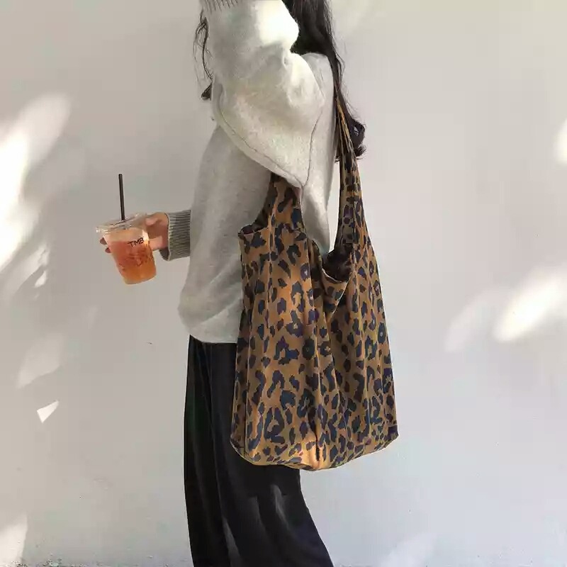 Túi xách đeo vai vải nhung họa tiết da báo dễ phối đồ thời trang dành cho nữ