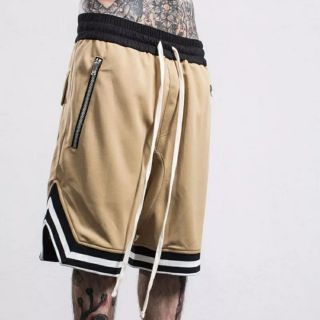 Quần short bóng rổ FOG màu vàng nâu .