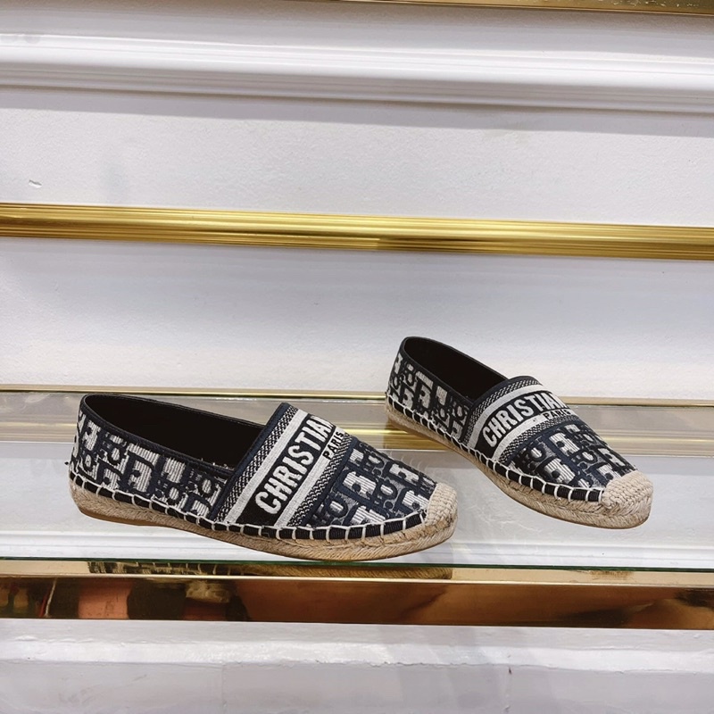 Đủ các dáng dép, slip on, dép hoạ tiết .Dior.