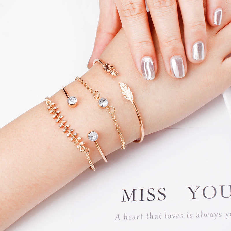 Vòng tay hợp kim dạng hở thiết kế tinh tế 4 trong 1