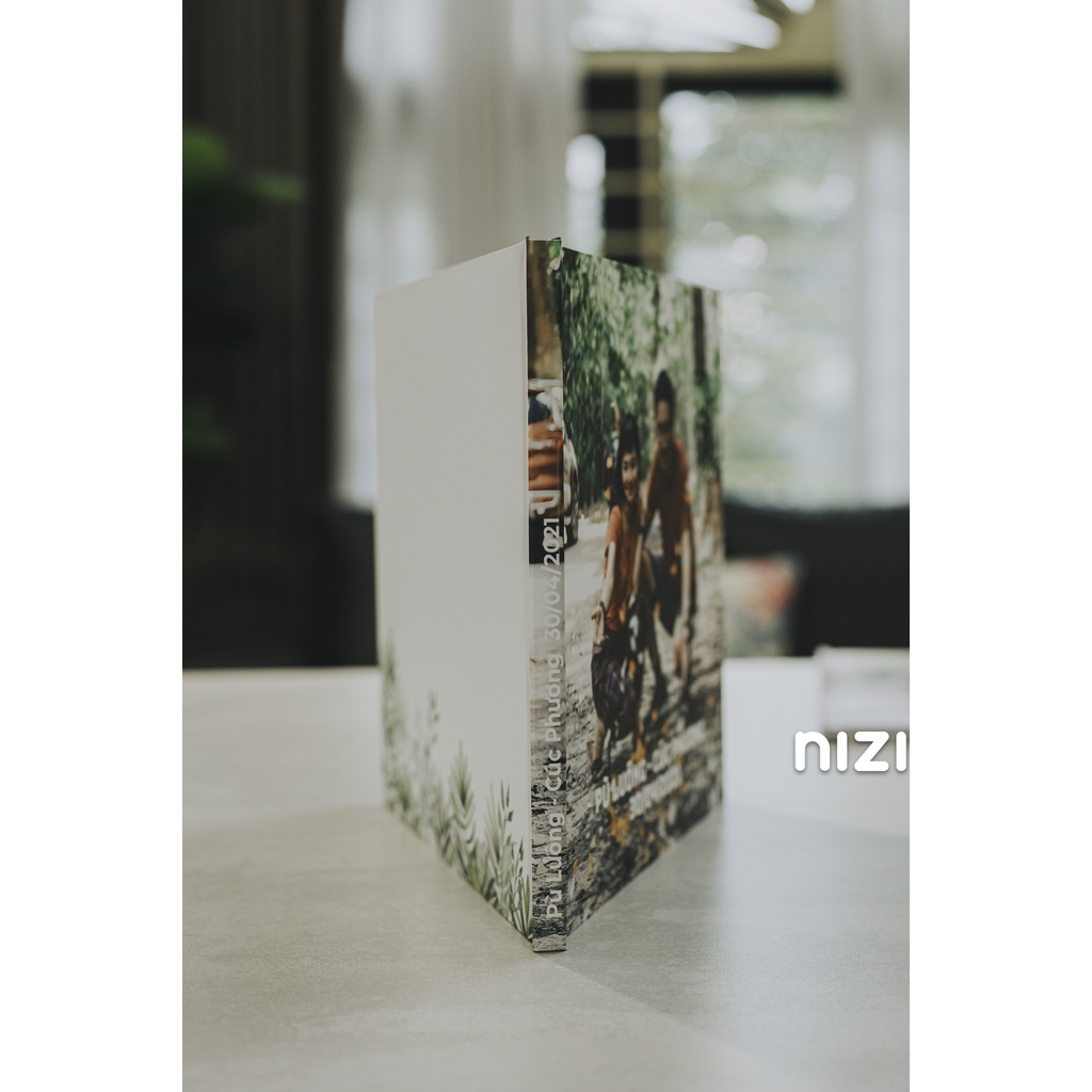 In sách ảnh theo yêu cầu bìa cứng 20 trang 30 x 30cm - In 4K siêu nét trên app NIZI