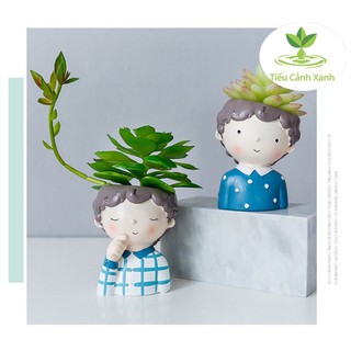 Chậu cây cậu bé áo xanh chấm bi