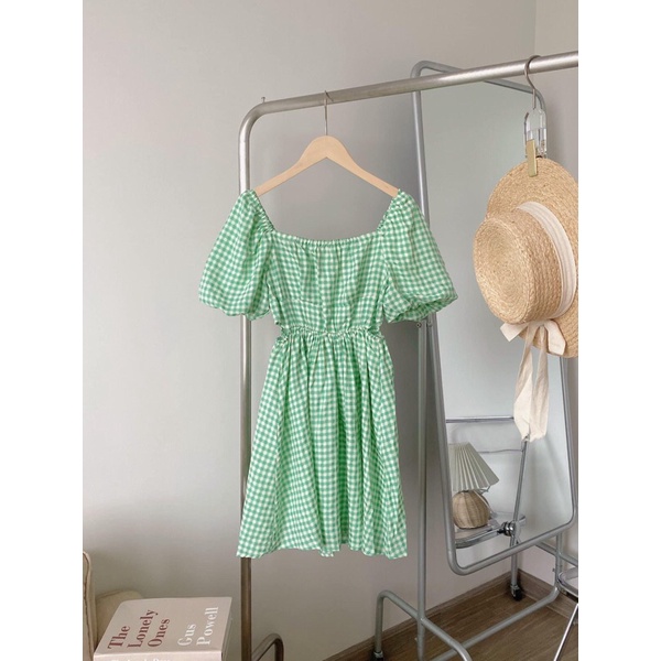 váy kẻ trễ vai khoét eo