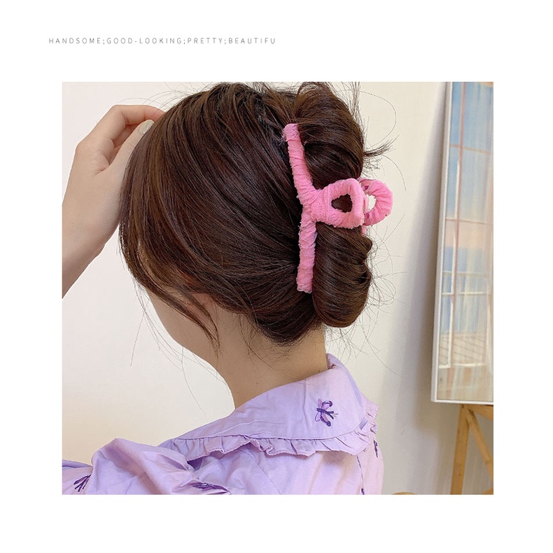 Kẹp Tóc Hình Cá Mập Đính Ngọc Trai Giả Màu Sắc