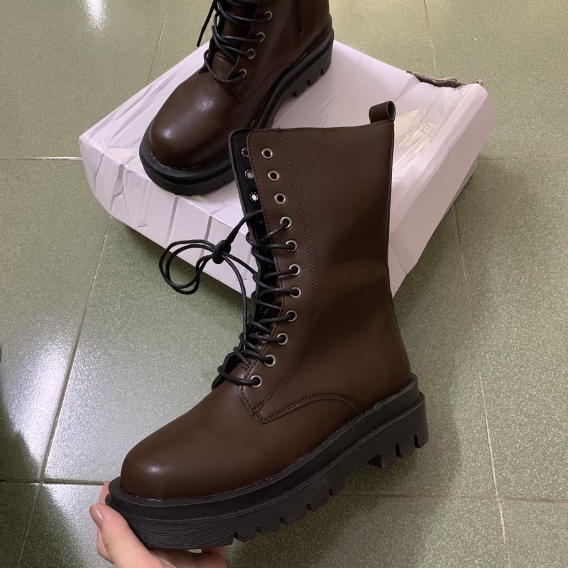 [ ẢNH THẬT CUỐI ] BOOTS CAO CỔ THẮT DÂY MÀU NÂU CỔ ĐIỂN PHONG CÁCH RETRO CHO NỮ | BigBuy360 - bigbuy360.vn