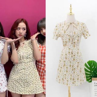 Váy hoa vàng cut out phần cổ giống Jisoo Black Pink