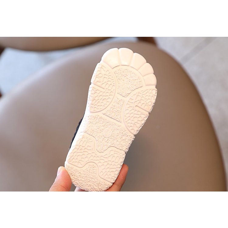 Giày Thể Thao Đế Mềm Nhẹ Thoáng Khí Chống Va Chạm Màu Trơn Cho Bé 1-8 Tuổi
