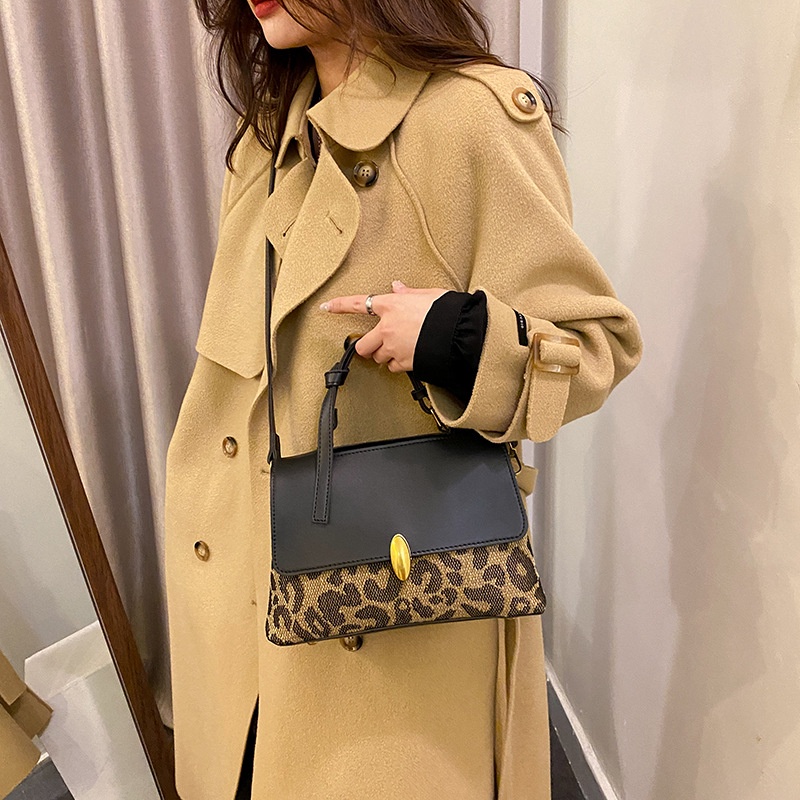 Túi xách IELGY đeo chéo họa tiết da báo sức chứa lớn phong cách hàn quốc