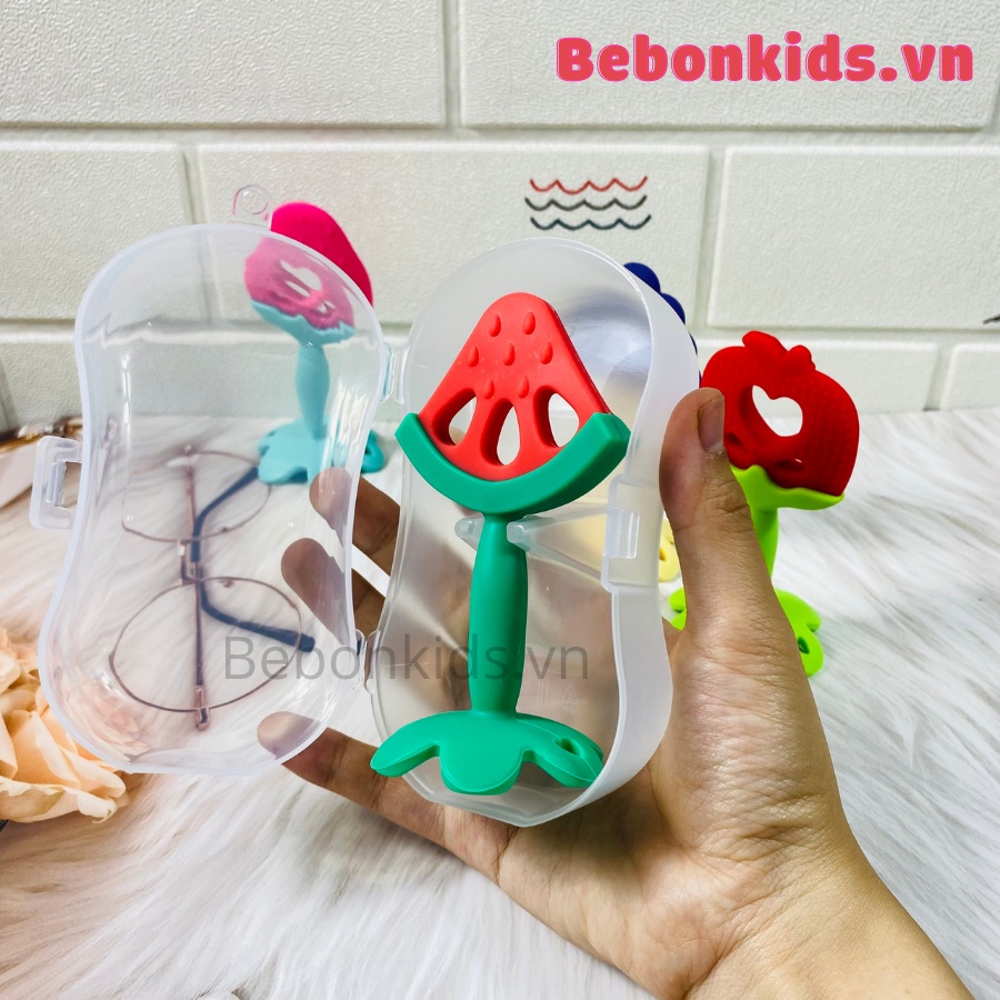 Gặm nướu cho bé chất liệu silicon an toàn không BPA có hộp đựng - hình trụ đứng . đồ chơi cho trẻ sơ sinh