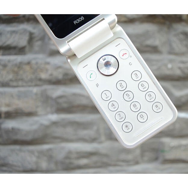 ĐIỆN THOẠI SONY ERICSOSN R306 ĐỘC ĐÁO