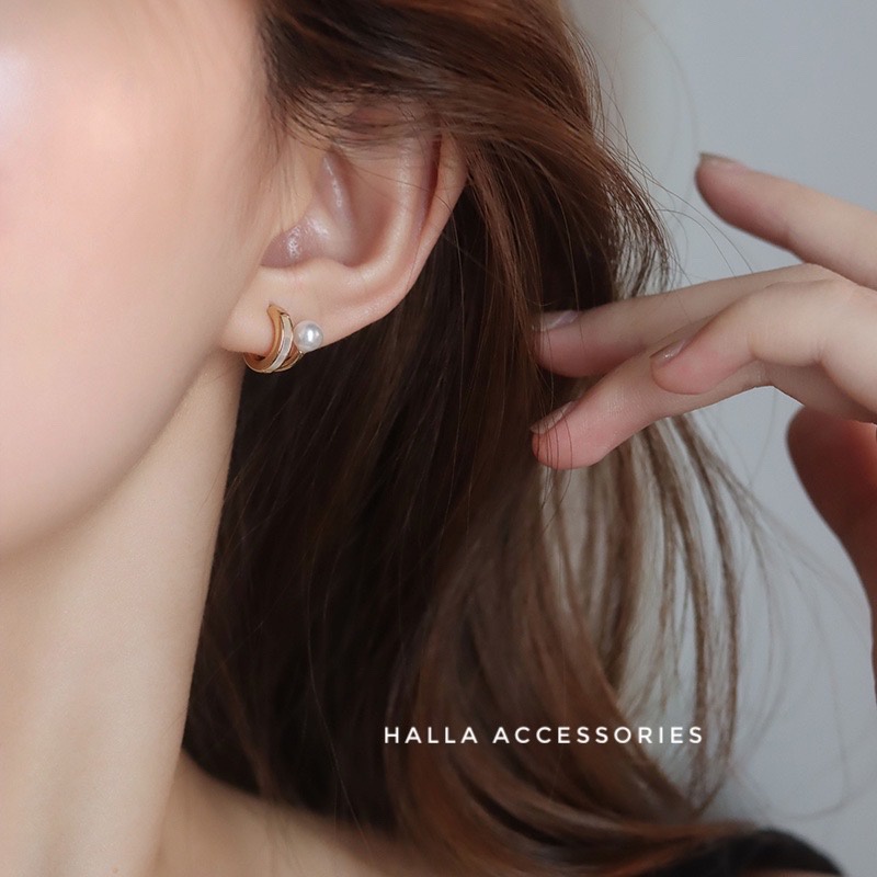 Khuyên tai Xà cừ trắng đính ngọc HALLA BT156