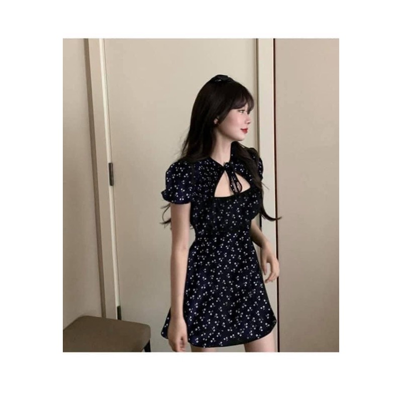 Đầm Hoa Nhí Trắng Khoét Ngực Cột Nơ