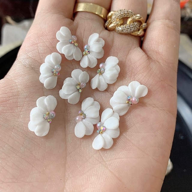 Hoa bột ôm trai