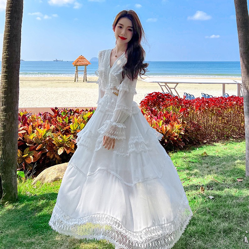 Đầm trắng xếp tầng