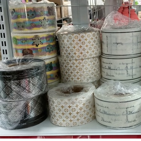 Cuộn 1kg mica in hình bọc thành bánh Mouse, mica quấn thành bánh trang trí bánh, Bao bánh hoa văn