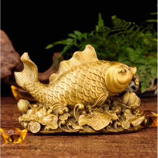 Tượng cá chép cưỡi hoa sen bằng đồng thau, cá chép đầm sen phun châu, tượng cá chép đồng phong thủy.