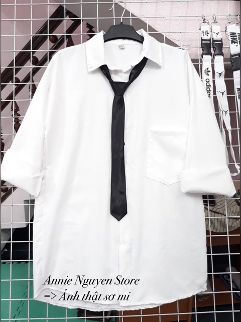 Áo sơ mi trắng đen basic có túi ngực chất liệu thô mát | BigBuy360 - bigbuy360.vn