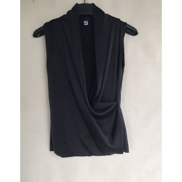 Áo Đen Satin Cổ Đổ sz S new 99%