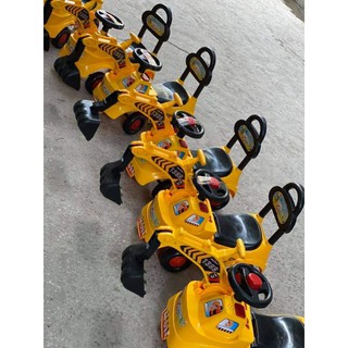 Xe cần cẩu chòi chân  cho bé.