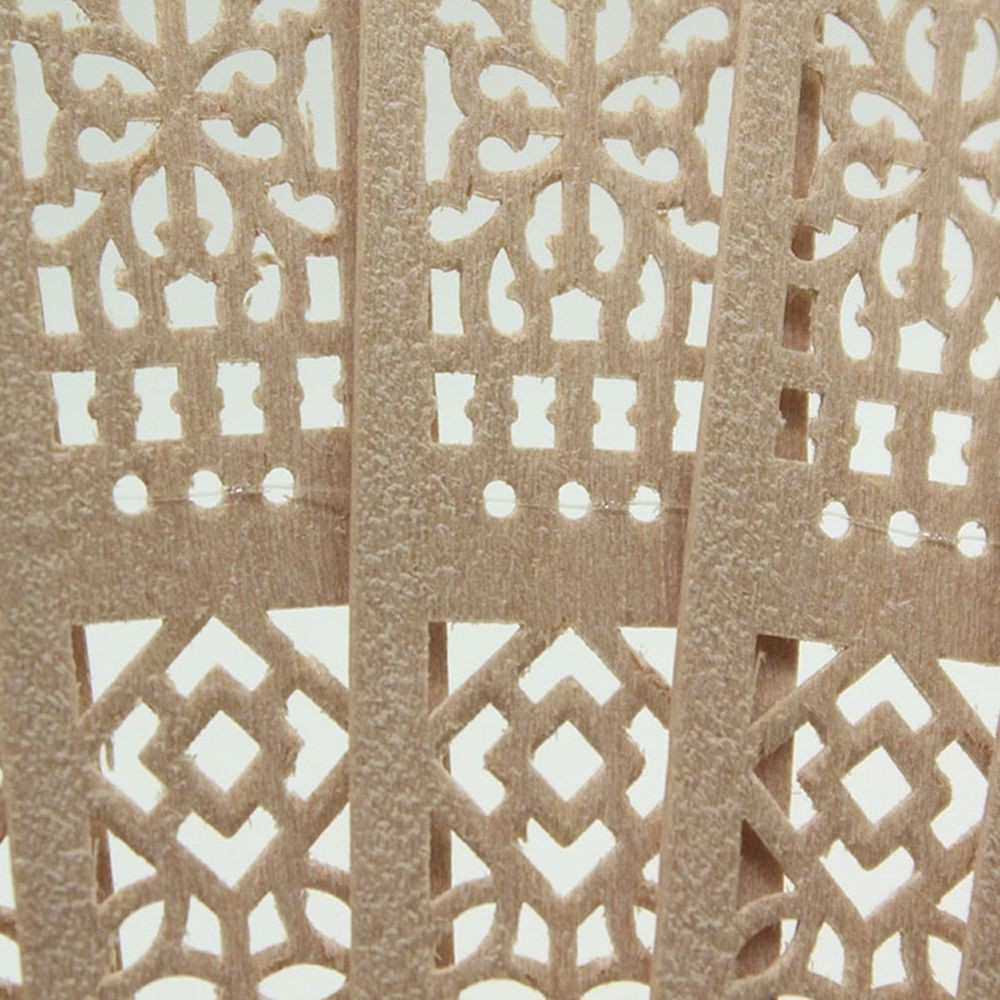 Quạt gập cầm tay khắc hoa văn độc đáo