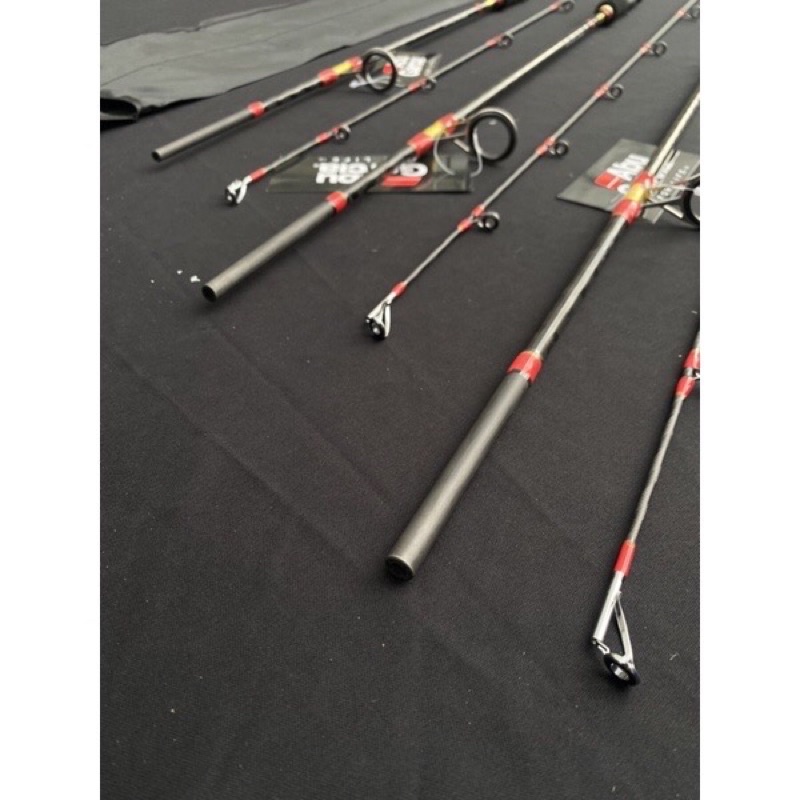 Cần lure Abu Garcia Red Black Carbon 2 Da xoắn toàn thân siêu bạo lực