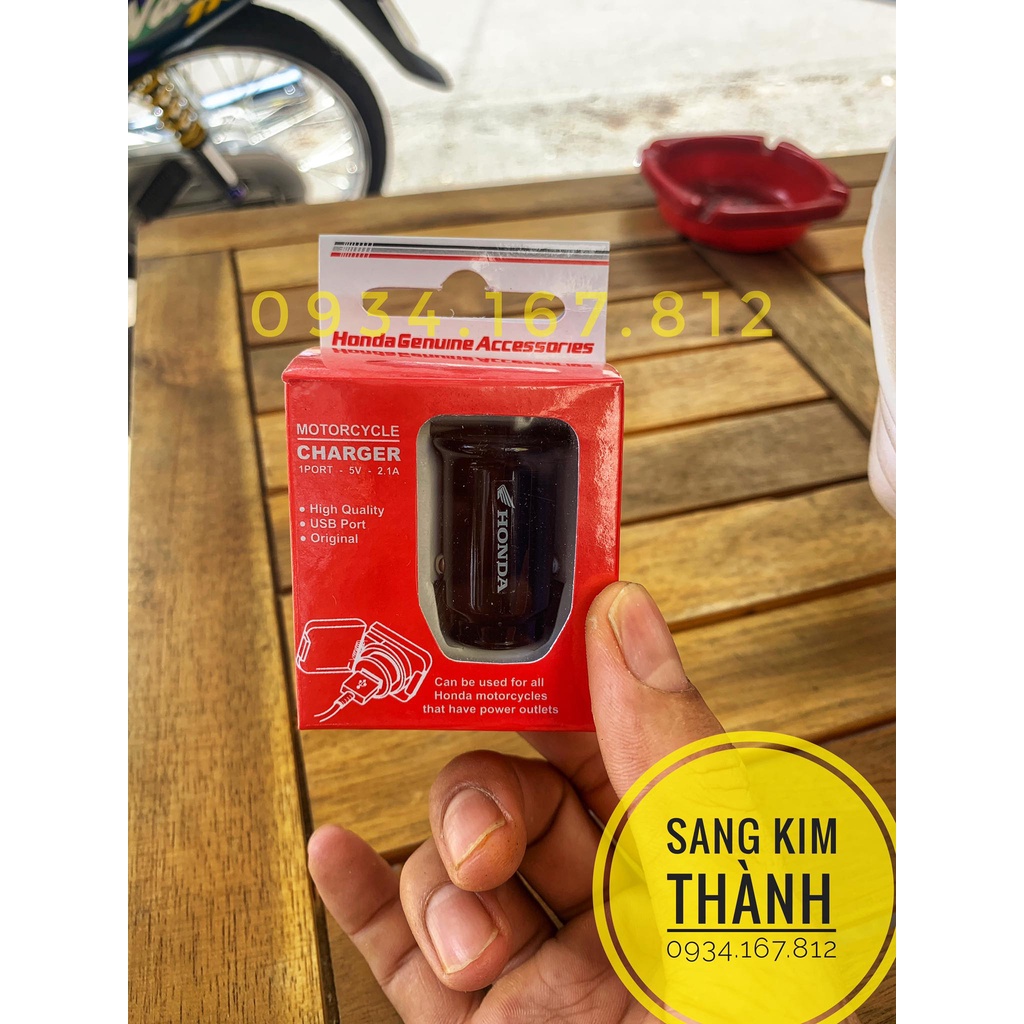 Tẩu Sạc Điện Thoại Cho xe ADV 150 Hàng Honda Chính hãng