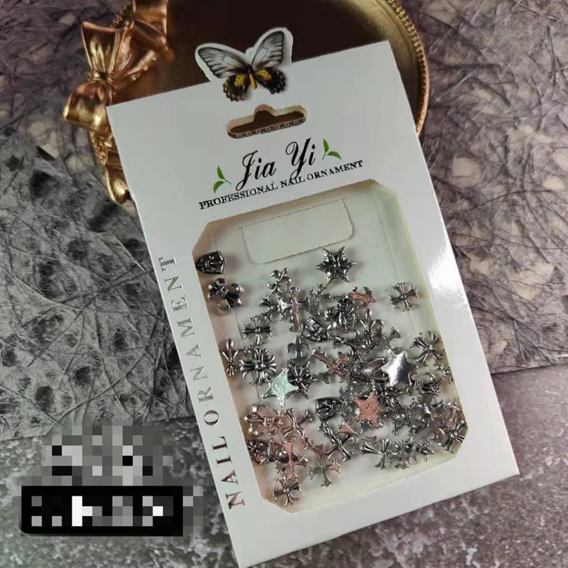 Charm kim loại cổ điển xinh