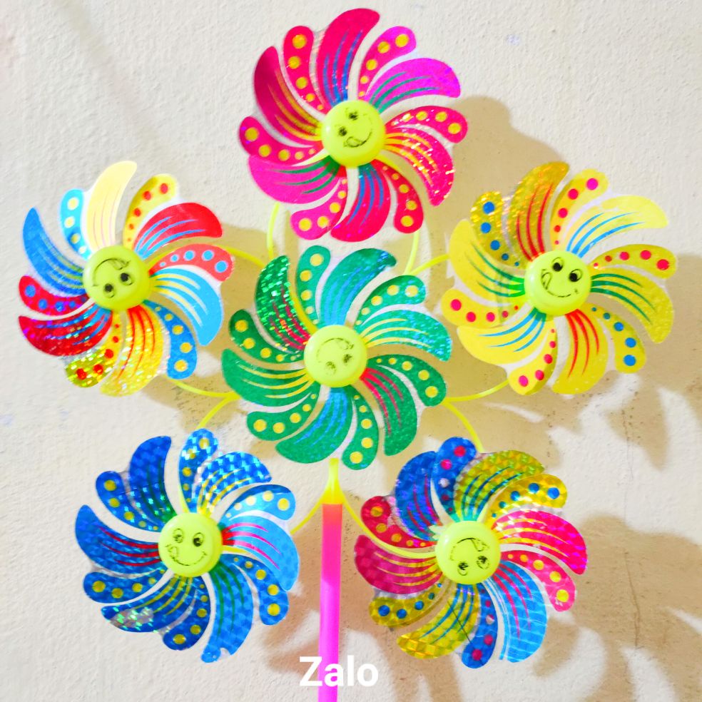 Chong chóng 3 cánh, 6 cánh bảy màu quay tròn trong gió cho bé