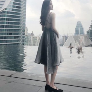 Đầm hở lưng sang chảnh quyến rũ cho chị em.