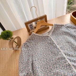 Áo sơ mi hoa nhí viền ren