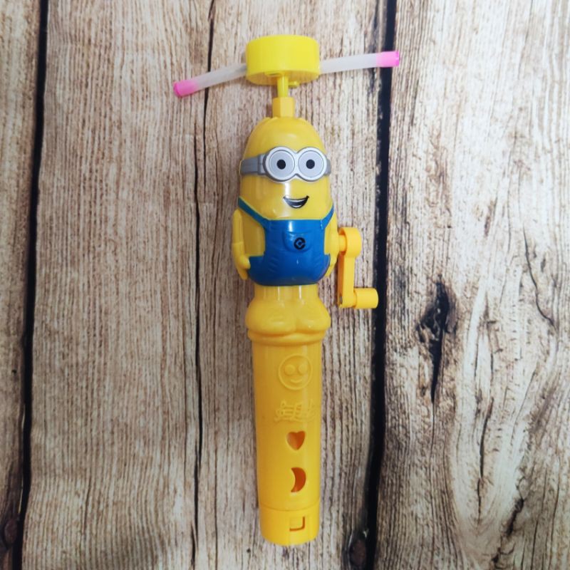 Đồ chơi cầm tay Minion xoay chong chóng có đèn cho bé