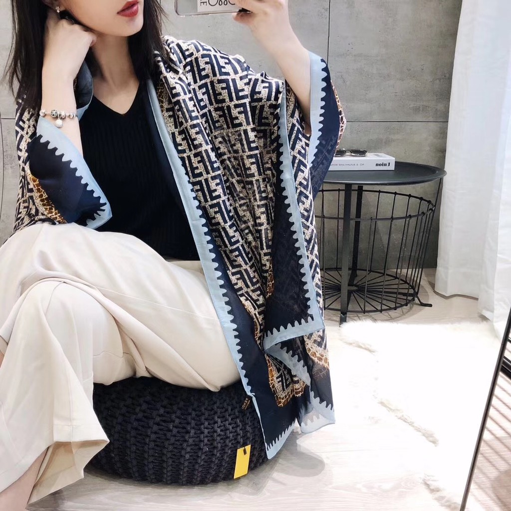 Khăn Choàng Lụa Dài In Chữ Thời Trang Cho Nữ