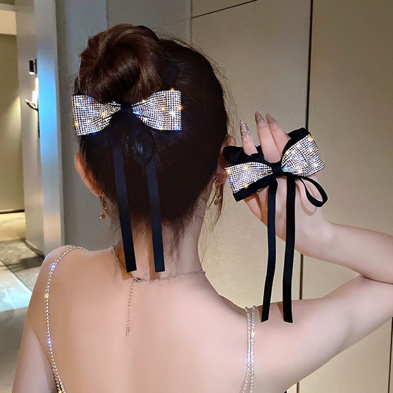 cột tóc nơ xinh xắn