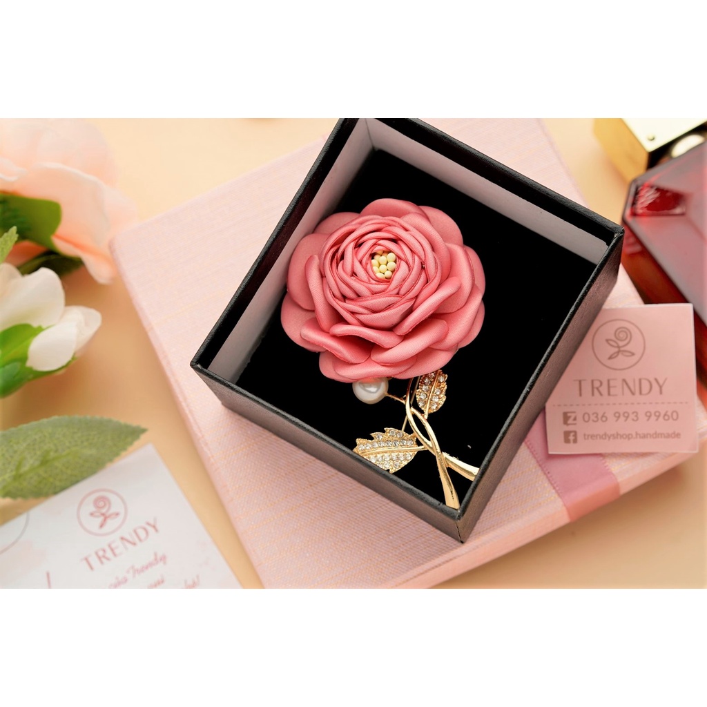 Hoa cài áo - hoa trà cài áo cành đá trai cao cấp màu vàng - Hoa vải cài áo handmade