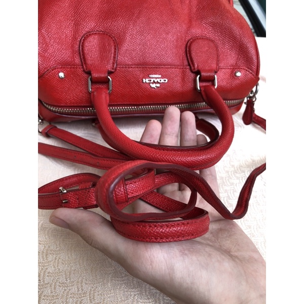 Túi chuẩn si . Túi qua sử dụng. Khách vui lòng xem hình nếu muốn biết thêm thông tin sản phẩm mời khách vô chat. Thanks.