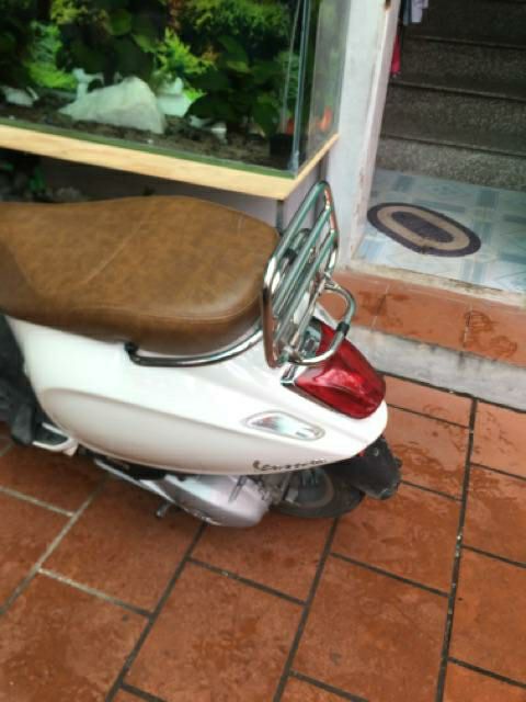 Baga tựa lưng Vespa LX