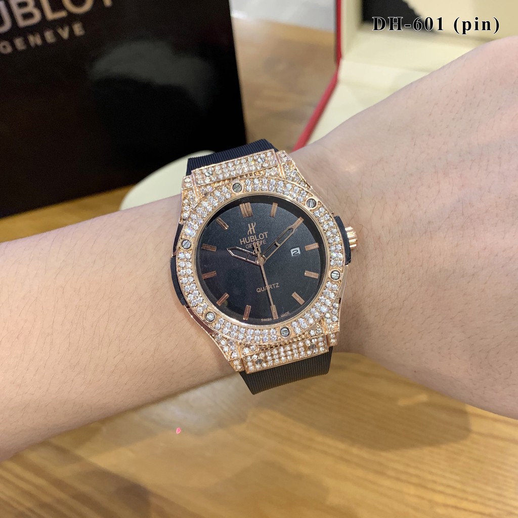 Đồng hồ nam Hublot mặt tròn đính đá máy pin dây cao su thơm cao cấp DH601