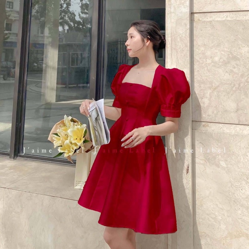 Đầm xoè cổ vuông tay bồng