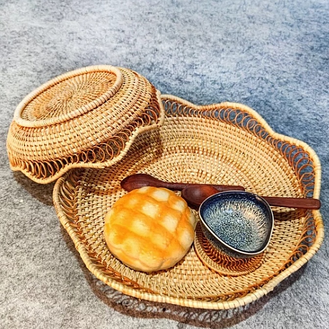 Khay mây Vintage hình hoa sen bộ 2 cái dùng để đựng bánh, đồ ăn, quả, bánh kẹo, decor - Hàng xuất Nhật