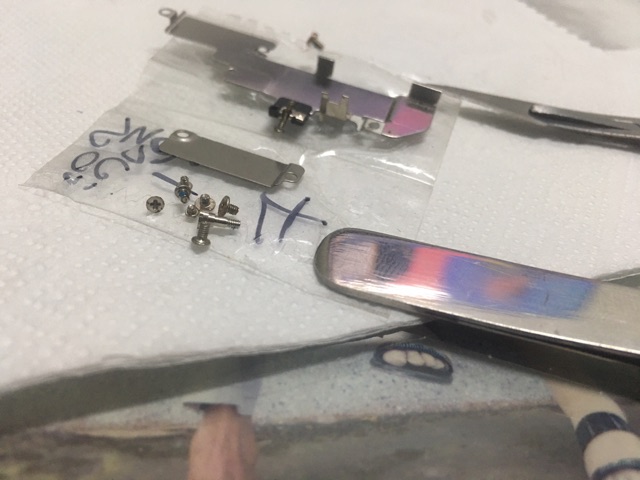 Ốc khung main iphone 4, 4s bóc máy